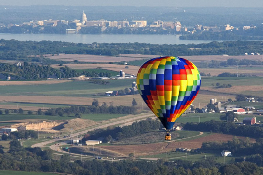 Weidemann 4318 Balloon with MSN Skyline _H2T3248 WEB.jpg