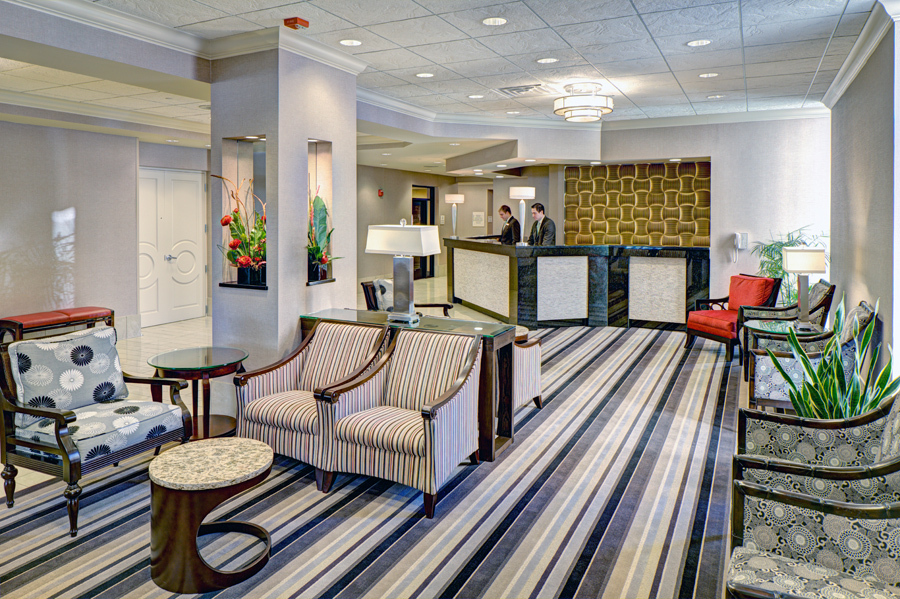 Doubletree 4577 LOBBY_MG_5222_3_4_fused WEB.jpg