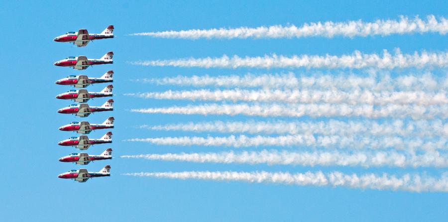 Weidemann-4716-Snowbirds_MG_3449-WEB.gif