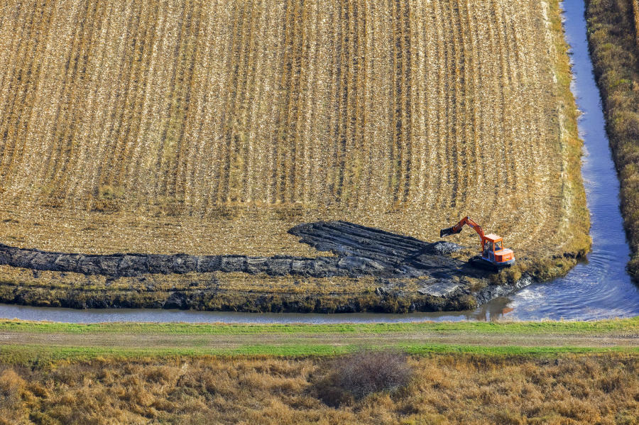 Weidemann 4735 Dredging Princeton_MG_7295.jpg