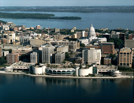 Aerial Madison Isthmus 6 10 01 Job 3021 8634 F5.jpg