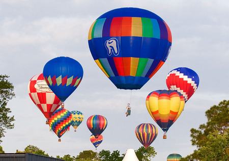 Weidemann 4427 SunNFun 10 Balloons _MG_4268 WEB.jpg