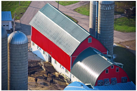 Weidemann-4716-Barn-w-shiny-roof_MG_2586-MOD-8by12-PRT-WEB.jpg