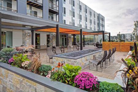 Courtyard 4742_MG_4466_67_68_69_70_Fusion-NaturalB MOD.jpg