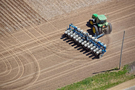 Weidemann 4778 Spring Planting Albion_MG_4762.jpg